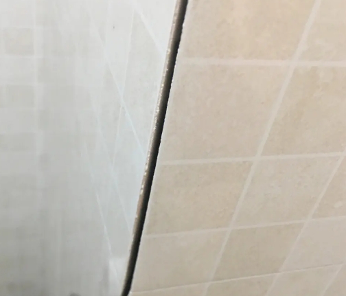 龙港瓷砖空鼓维修公司分享阳台瓷砖脱落的修复过程可以分为以下几个步骤