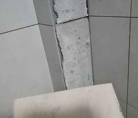 龙港瓷砖空鼓维修公司分享下厨房瓷砖脱落的补救措施。